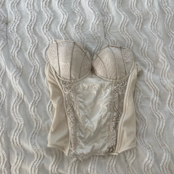 Beautiful Parisian vintage white corset - Picture 2 of 3